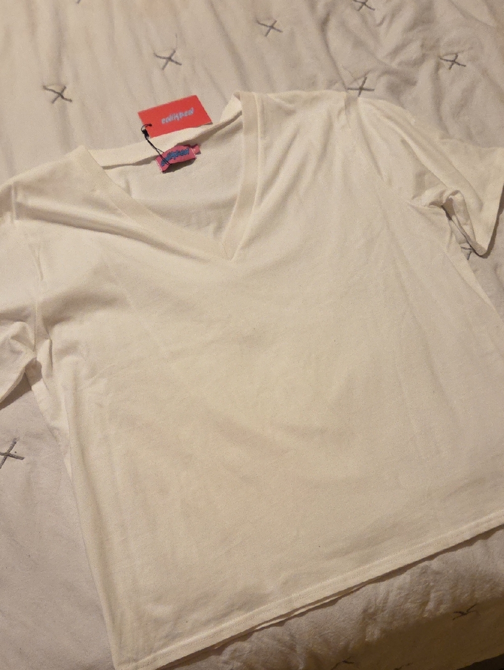 EDIKTED White V-Neck Short Sleeve Top